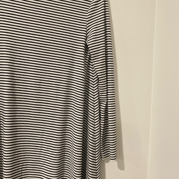 Mink pink black and white stripped flowy dress. Turtle neck! Size medium - Picture 4 of 4